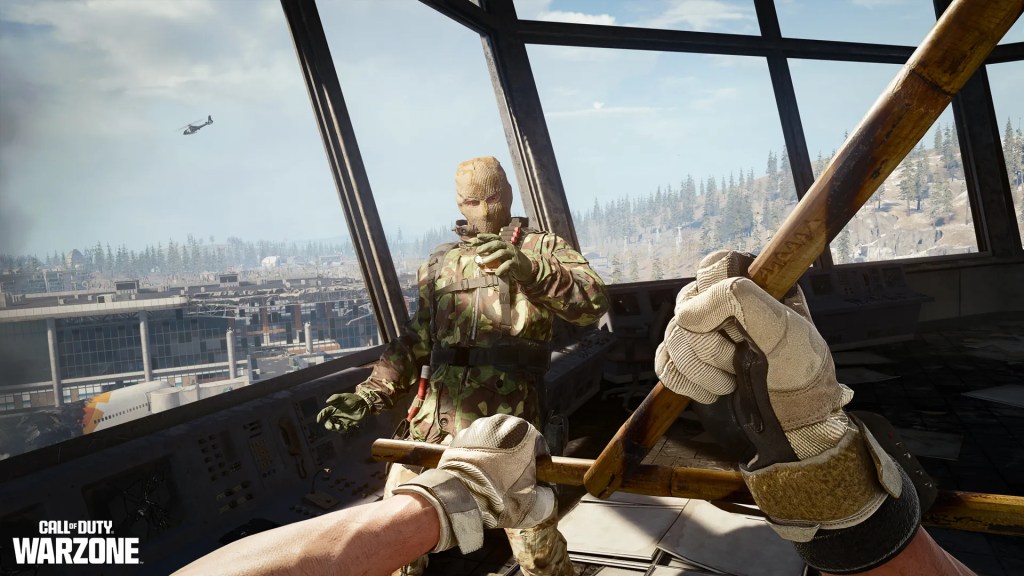 An operator using the Kali Sticks against another operator in Call of Duty: Warzone Verdansk, Season 3.
